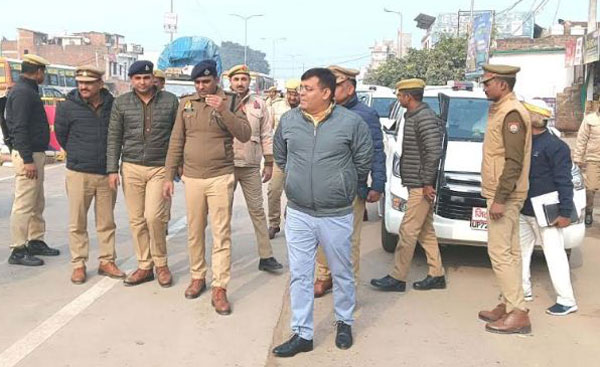 प्रतापगढ़ में महाकुंभ के श्रद्धालुओं की सेवा में जुटे योगी के अफसर