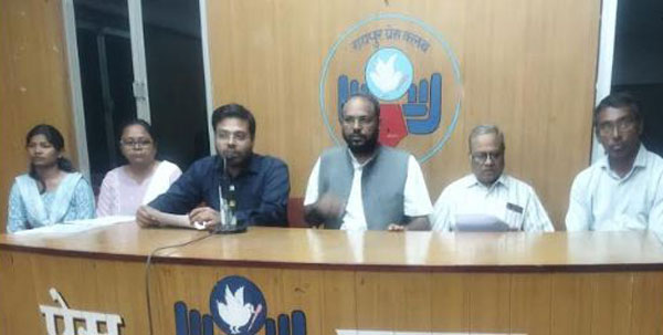 छत्तीसगढ़ में नौकरी से बर्खास्त शिक्षकों ने सरकार से मांगा न्याय