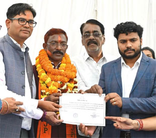 रायगढ़ नगर निगम में चायवाला बना महापौर, कांग्रेस प्रत्याशी को हराया
