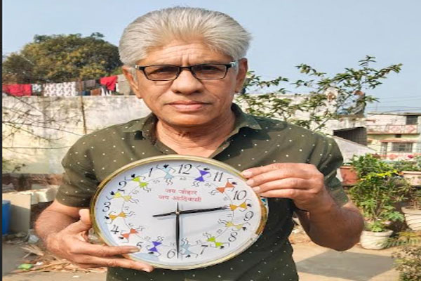 साहित्यकार राजेंद्र ओझा के पास है अनोखी प्राकृतिक घड़ी