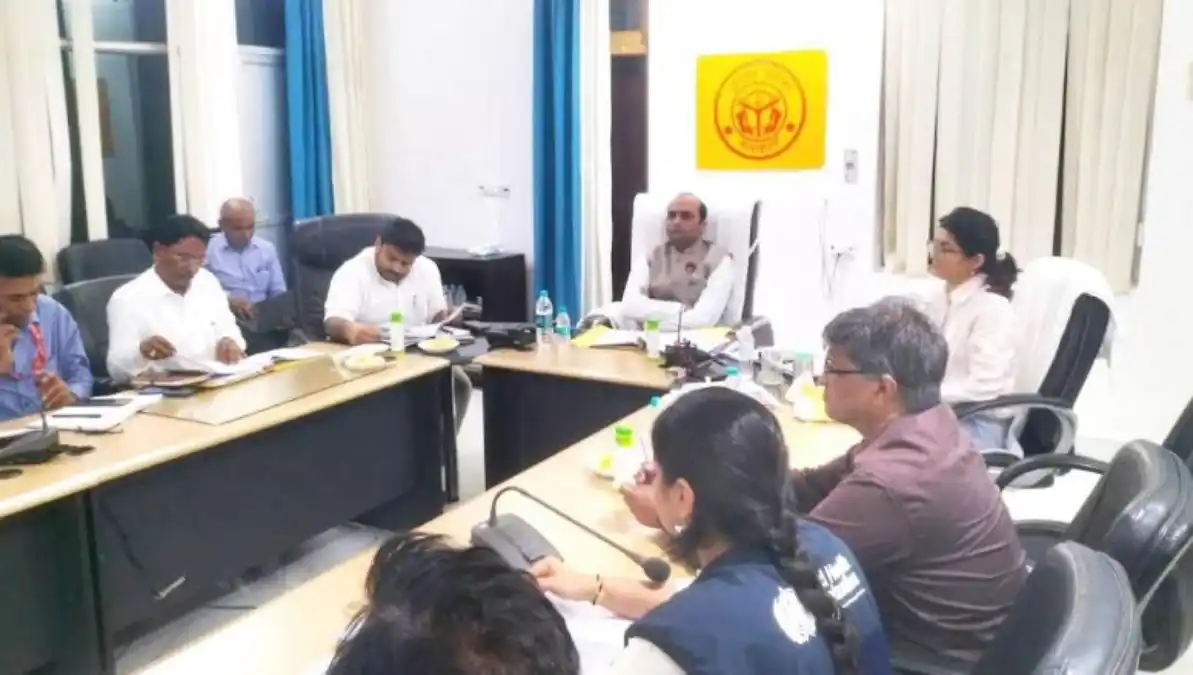 प्रतापगढ़ में संचारी रोग नियंत्रण अभियान सफल बनाने डीएम ने कसी कमर, सौंपी जिम्मेदारी