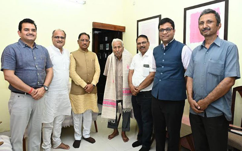 मुख्यमंत्री विष्णुदेव साय ने किया विनोद शुक्ला का अभिनंदन