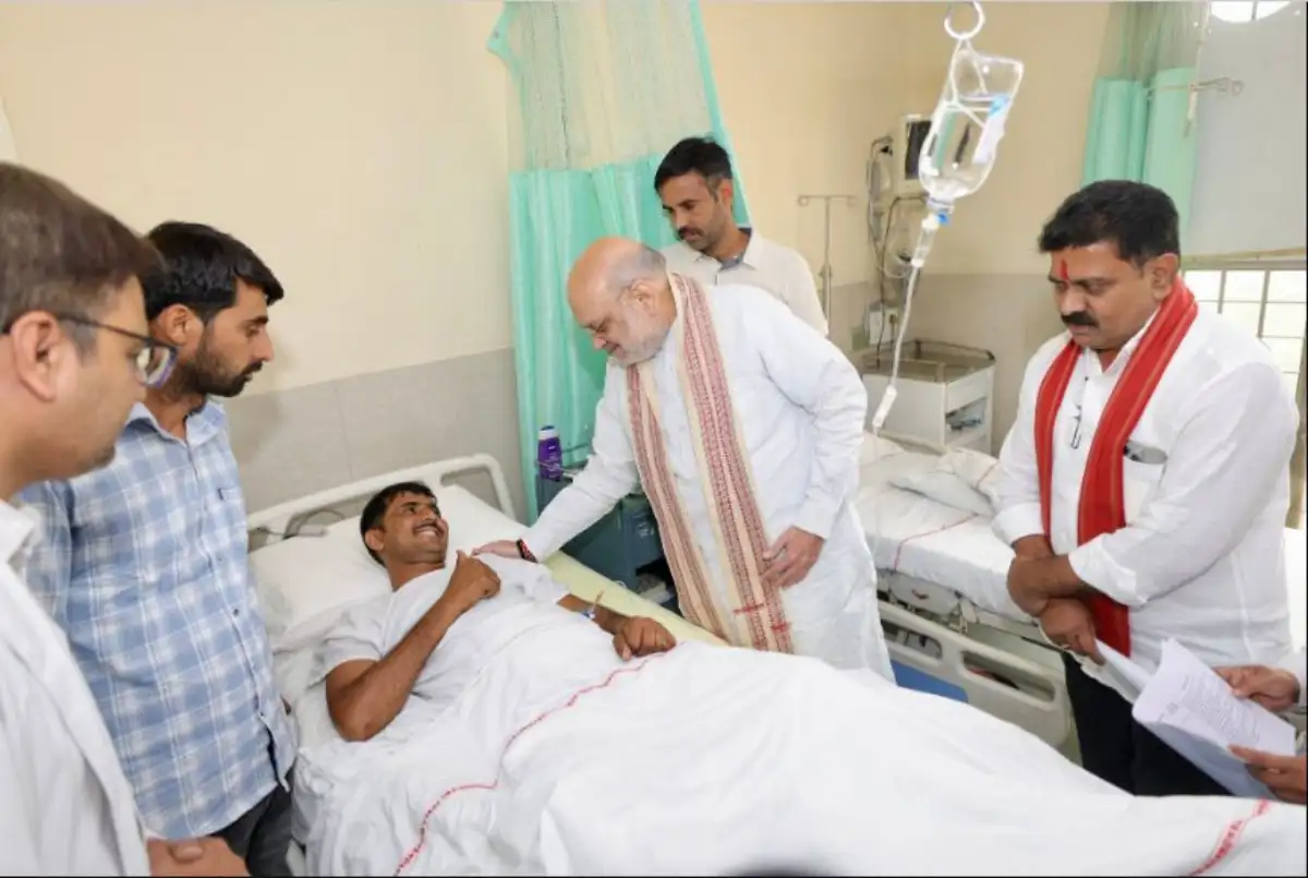 अमित शाह पहुंचे एम्स, एंटी नक्सल अभियान में घायल सुरक्षाकर्मियों का जाना हाल
