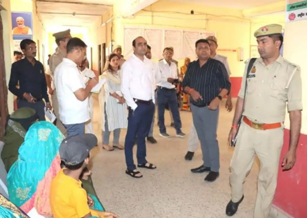 जन औषधि केंद्र में लटका था ताला, तीन डाक्टर अनुपस्थित मिले, सीएचसी रानीगंज का ये है हाल