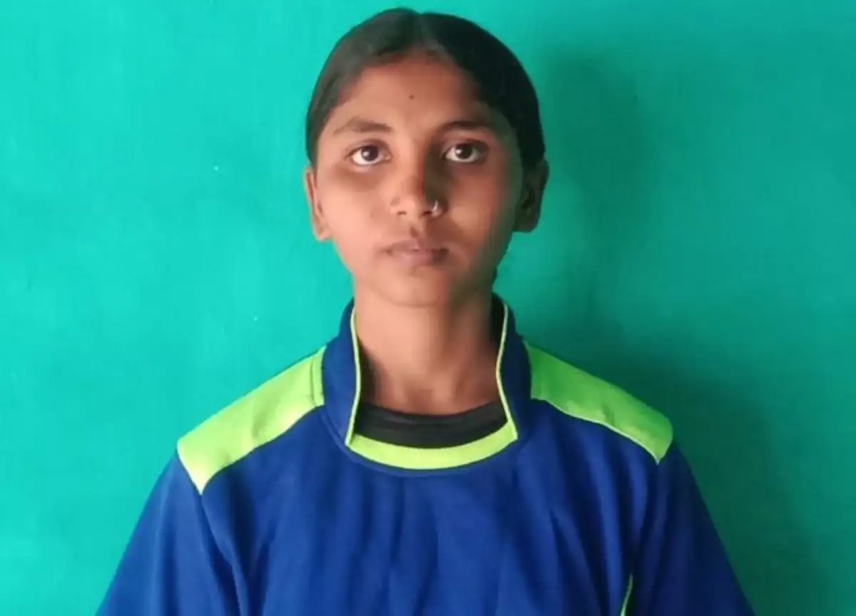 मजूदर की बेटी वर्षा यादव का राज्य स्तरीय योगा में चयन, रायपुर में दिखाएगी प्रतिभा
