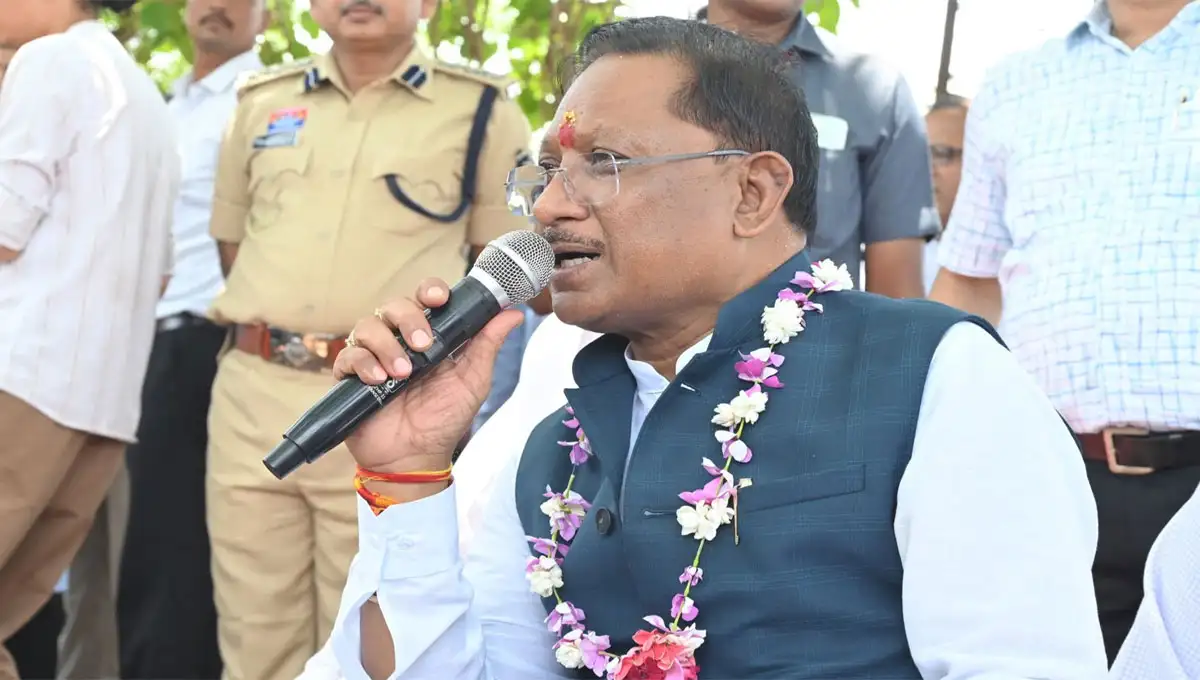छत्तीसगढ़ में विष्णुदेव शासन का चला डंडा, 3 आबकारी अधिकारी समेत कई अफसरों पर गिरी गाज