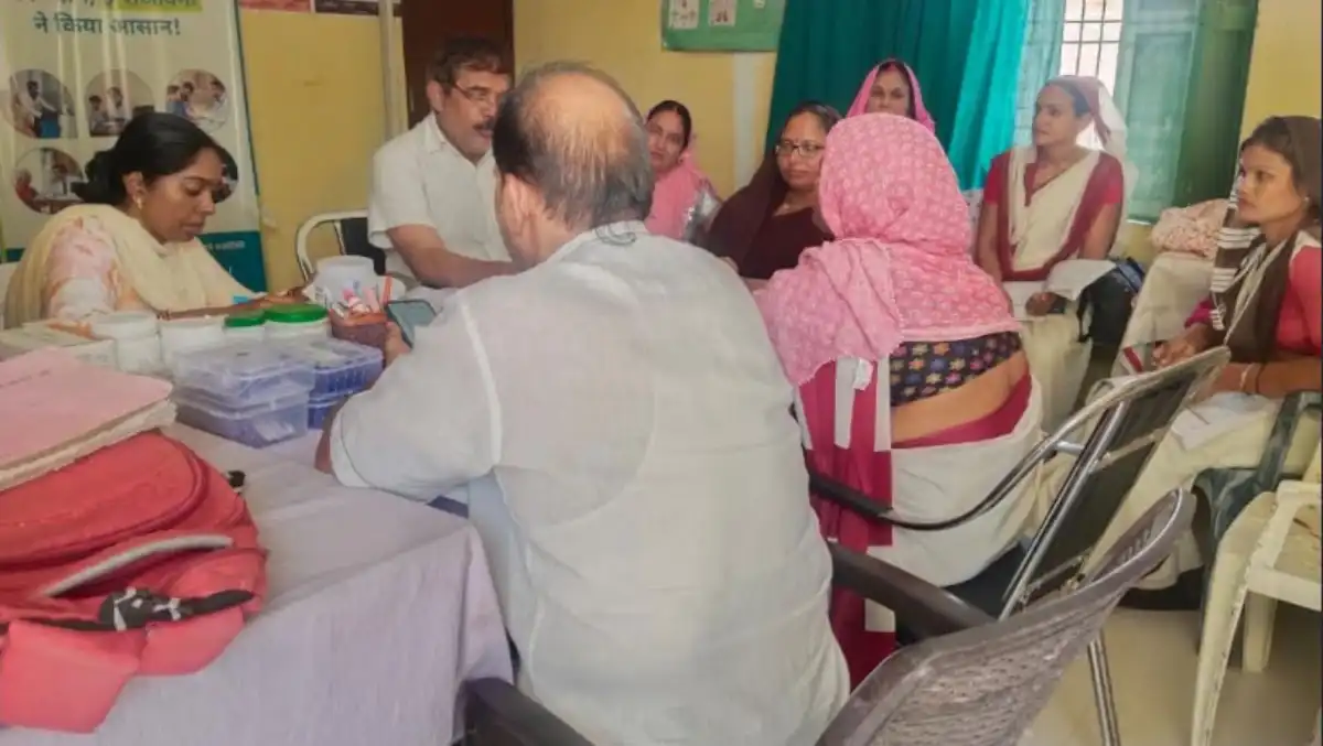 आयुष्मान आरोग्य मंदिर संडीला पर ट्रिपल ए बैठक में स्वास्थ्य योजनाओं पर हुई चर्चा
