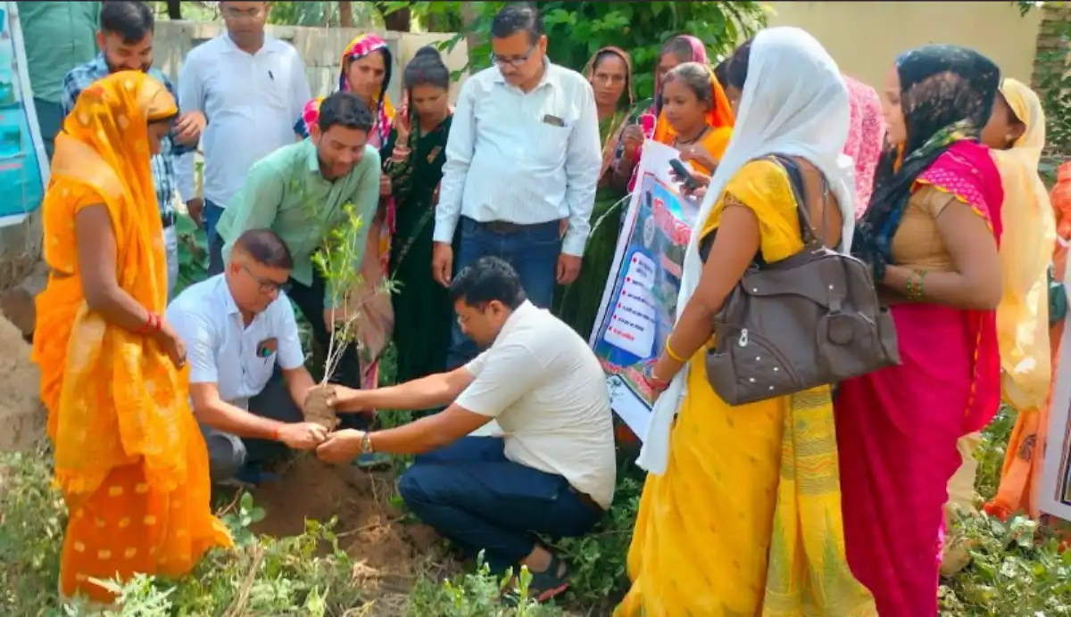 बांदा में पर्यावरण दिवस पर लिया गया प्लास्टिक नहीं, प्रकृति हां का संकल्प