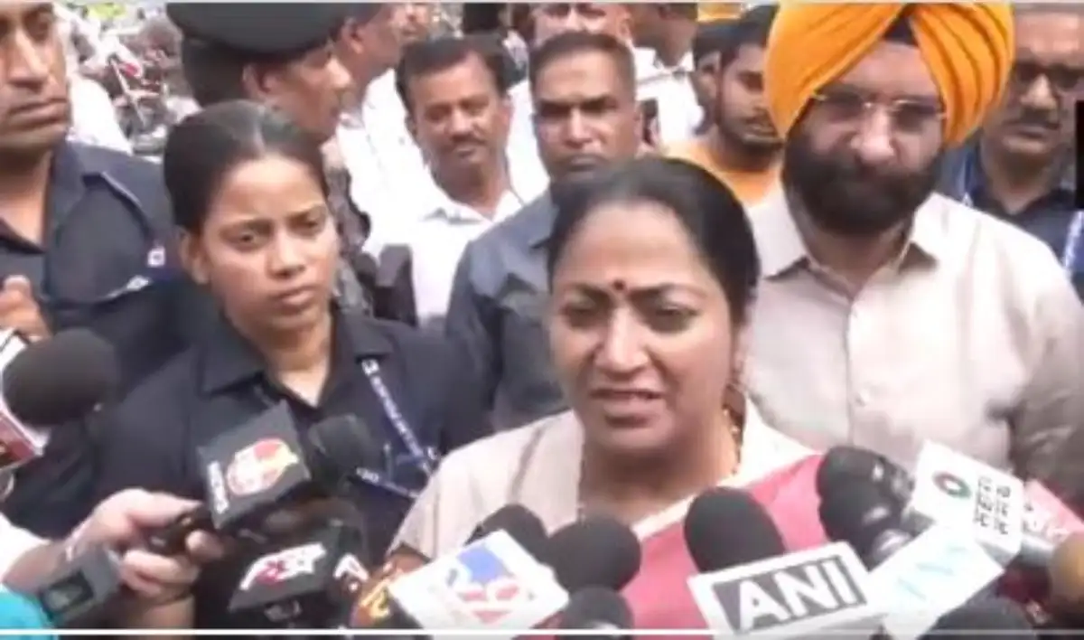 दिल्ली में वायु प्रदूषण दूर करने सड़कों की होगी नियमित सफाई, लगेंगी 70 नई मशीनें